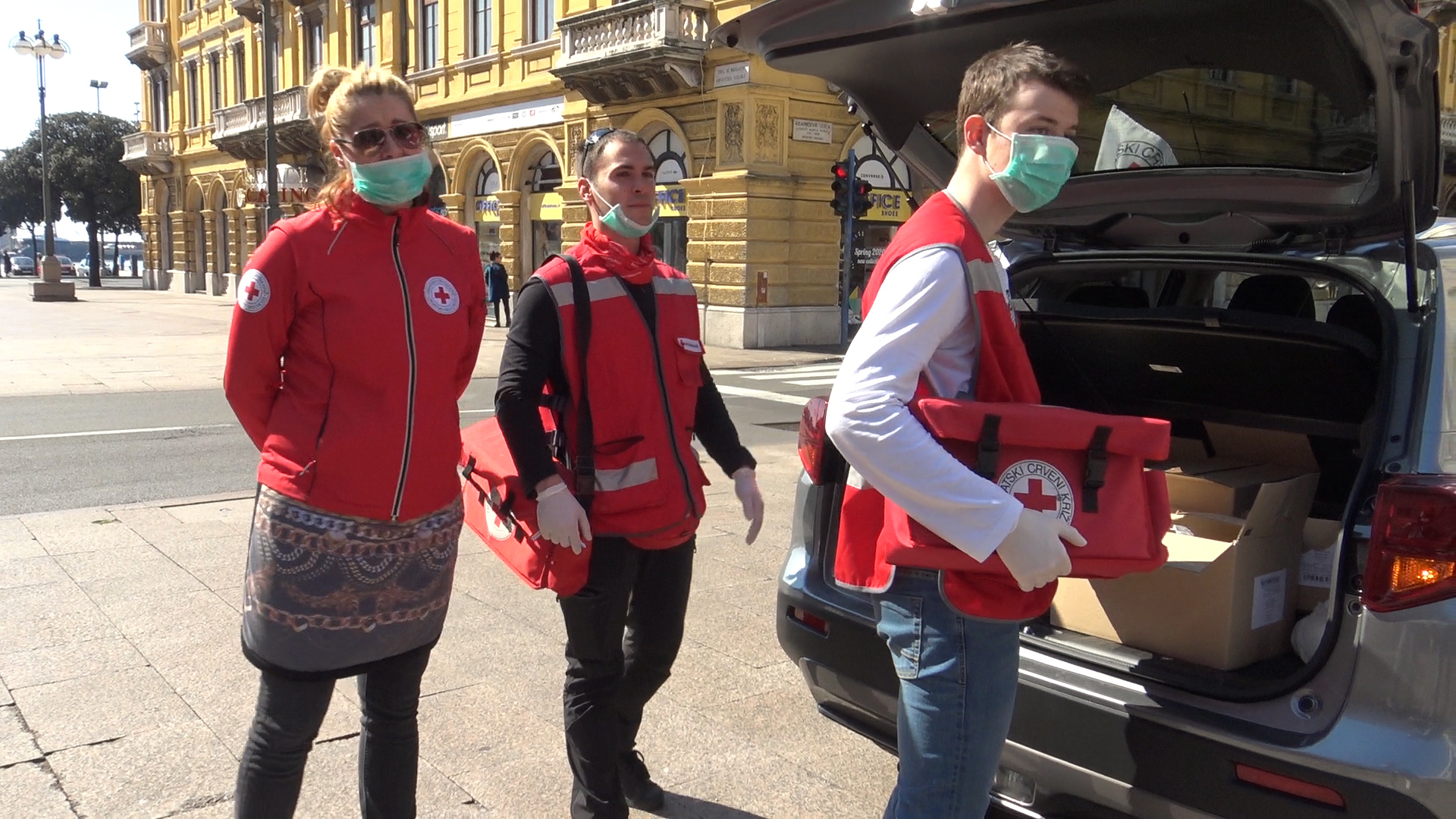 Crveni križ dostavlja hranu i lijekove zbog koronavirusa (8)