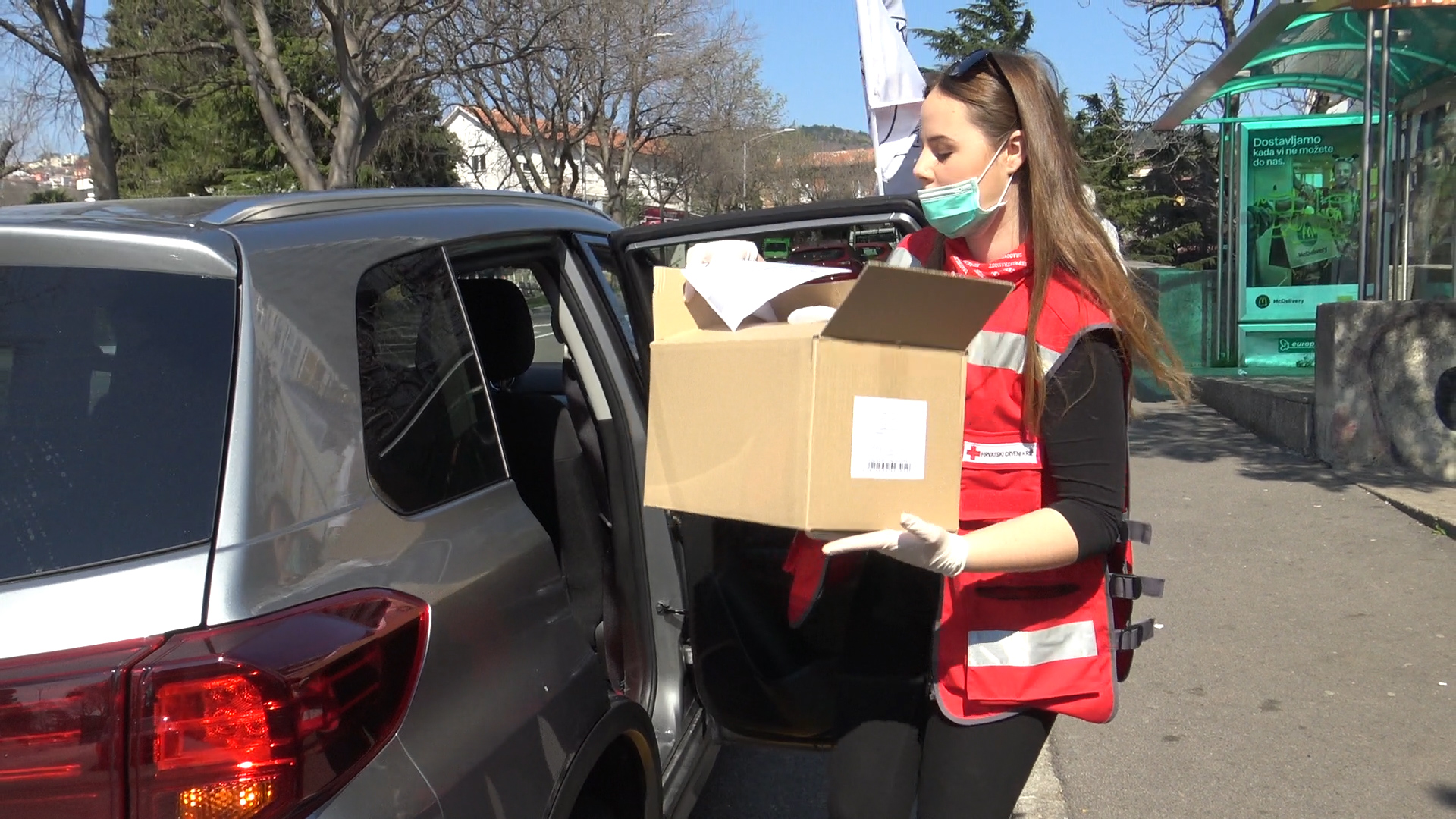 Crveni križ dostavlja hranu i lijekove zbog koronavirusa (8)