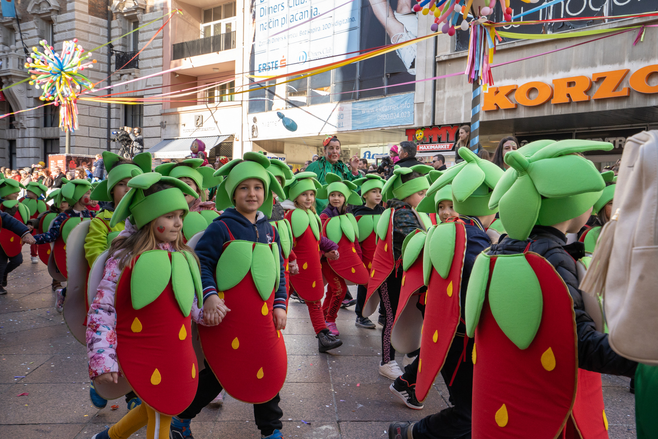 Dječja karnevalska povorka okupila 5200 maškarica (1)