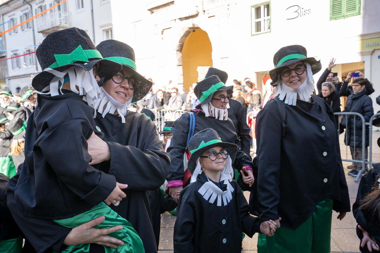 Dječja karnevalska povorka okupila 5200 maškarica (1)