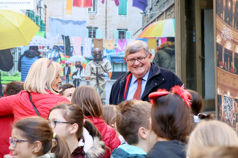 Trg svete Barbare djeci