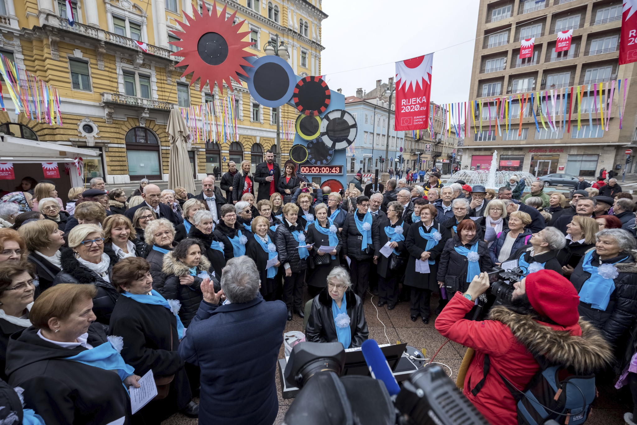 Umirovljenici izvode Odu Radosti Foto Davor Dragicevic