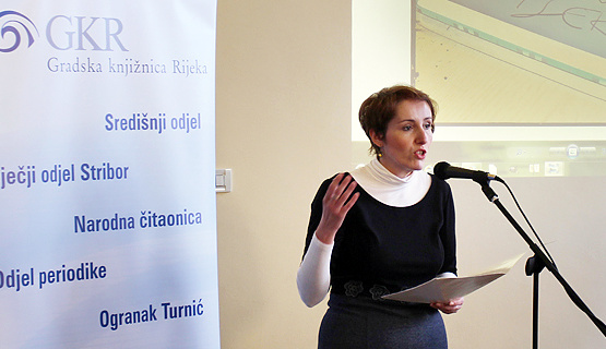 Gradska knjižnica Rijeka predstavila je novost u ponudi, mogućnost korištenja tablet računala i čitača elektroničkih knjiga u Narodnoj čitaonici na Korzu.