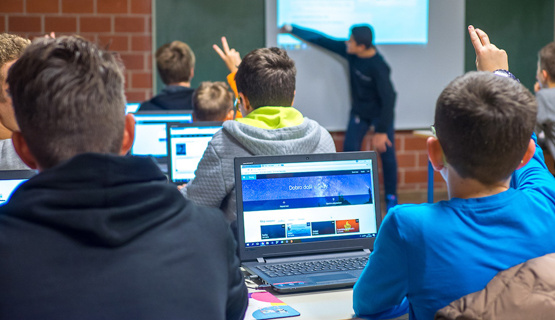 Otvoreno učilište Algebra otvara prijave za ovogodišnji ciklus Digitalne akademije za učenike u dobi od 1. do 8. razreda koja će od ove školske godine osim u Rijeci krenuti na više od 40 lokacija u još 17 hrvatskih gradova. 