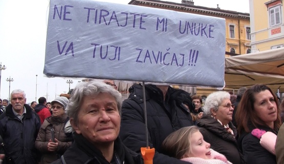 Na prosvjedu protiv projekta plutajućeg LNG terminala kod Omišlja na Krku na Trgu 128. brigade Hrvatske vojske i Korzu u subotu, 3. ožujka 2018., okupilo se više tisuća građana, a s pozornice su protivljenje iskazali čelnici lokalne i regionalne samouprave, predstavnici političkih stranaka, ekolozi, sportaši i predstavnici udruga proizašlih iz Domovinskog rata s otoka Krka. Krčani su s otoka stigli organizirano, u čak 12 autobusa. Svi zajedno od Vlade RH zatražili su odustane od izgradnje terminala, jer je ona neprihvatljiva s pravnog, ekonomskog i ekološkog stajališta.