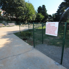 Na području Lukovića Grad Rijeka uredio je postojeće Groblje kućnih ljubimaca u okviru kojeg je uređen i novi park za pse.