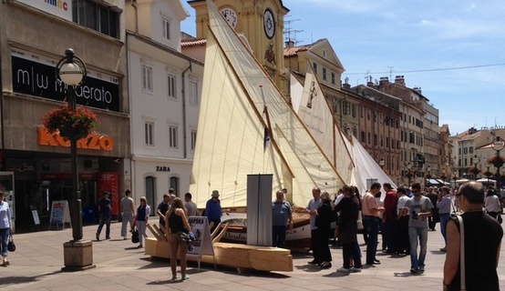 Foto đir po gradu: Prezentacija tradicijskih barki na Korzu