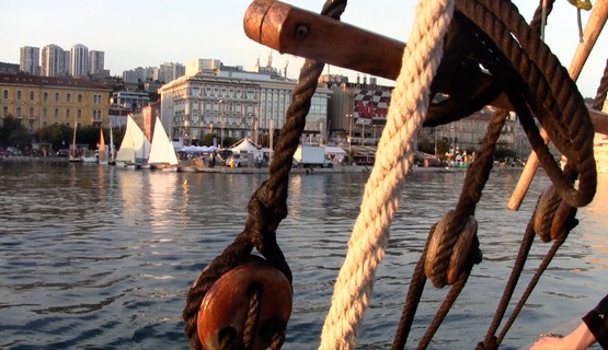 U sklopu programa sedmog Kvarnerskog festivala mora i pomorske tradicije Fiumare, u petak, 1. lipnja, organiziran je svečani konvoj brodova i brodica “Rijeka s mora“ u kojem je sudjelovalo više od 20 brodova različite vrste i namjene. 