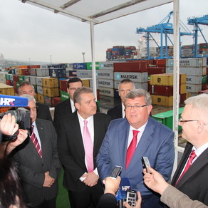 Predsjednik Josipović posjetio kontejnerski terminal na Brajdici