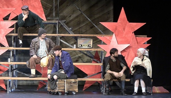 Iako je "Predstava Hamleta u selu Mrduša Donja" već igrala na Riječkim ljetnim noćima, ove se godine publici predstavila s novim licima.