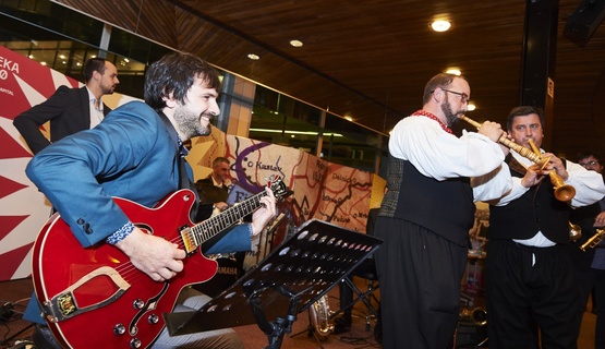 Očuvanje čakavštine uz pomoć umjetne inteligencije i predstavljanje tradicionalne hrvatske glazbe u suvremenim jazz aranžmanima, obilježili su predstavljanje projekta Rijeka 2020 u Strasbourgu gdje je od 6. do 8. studenog održan 35. kongres lokalnih i regionalnih vlasti Europe.