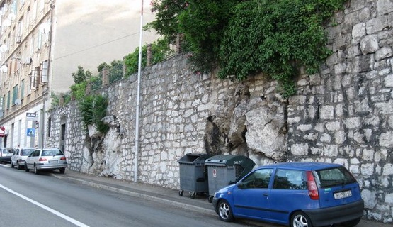 Započela je sanacija potpornog zida u Prvomajskoj ulici.