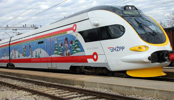 U dane 1., 8., 9., 15., 16., 22. i 29. prosinca 2018. godine HŽ Putnički prijevoz organizira vožnje vlakom „Tin-express“ na relaciji Rijeka – Delnice - Rijeka uz bogati prigodni program. 