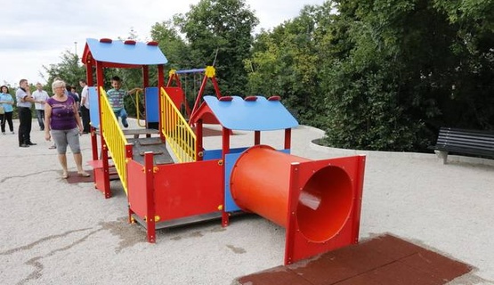 Uređeno i opremljeno dječje igralište u Ćićarijskoj ulici