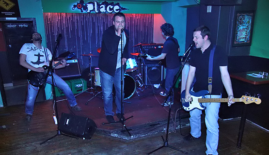 Vlasta Popić varaždinski je punk rock bend koji postoji od 2007. U studenom su snimili album prvijenac nazvan "Za očnjake" pod producentskom palicom Borisa Mladenovića u beogradskom studiju Digimedija. Kao predgrupa Vlasti popić nastupio je riječki bend Luster koji su se ove godine predstavili publici na Ri Rocku. 
