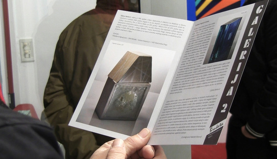 Izložba pod nazivom „Zarobljeni fragmenti sjećanja“, riječke akademske slikarice Ljiljane Barković, otvorena je 15. studenog u galeriji Bruketa 2. Autorica je na izložbi istaknula nove umjetničke slike, ali i radove u kojima se posvetila mediju stakla i drva. 