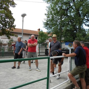 U subotu, u jutarnjim satima odigravali su se turniri u boćanju na terenima Boćarskog kluba Drenova, te turniri u briškuli i trešeti, kojima se odazvao popriličan broj Drenovčana.