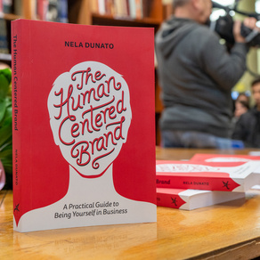 U utorak, 27. studenoga 2018. godine, u Poslovnom kutku Gradske knjižnice Rijeka održalo se predstavljanje knjige „The Human Centered Brand“ riječke webdizajnerice Nele Dunato. 