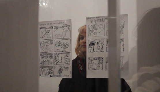 U ponedjeljak, 5. prosinca, u Filodrammatica Galeriji, otvorena je izložba pod nazivom “Izvana/Iznutra” u organizaciji udruge Skribonauti. Izložba donosi radove zatvorenika iz 9 zatvora i kaznionica u Hrvatskoj, a nastali su kao produkti različitih književnih radionica, radionica stripa i animacije te radionica dokumentarnog filma. 