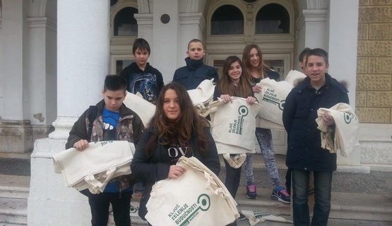 Mladi čuvari okoliša dijelili besplatne torbe za kupovinu!