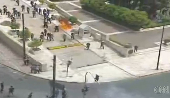 Grčka: Tri osobe poginule u požaru banke