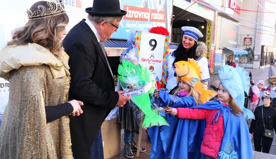 Gradonačelnik Rijeke Vojko Obersnel, Meštar Toni i kraljica riječkog karnevala primili su predstavnike maškaranih grupa koji sudjeluju u Dječjoj karnevalskoj povorci.