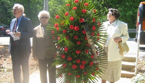 Na Kantridi položeni vijenci na spomenik streljanih partizanki