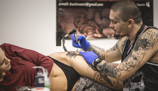 Posljednji vikend studenog, od 24. do 26., rezerviran je za fanove tattoo scene, koji će ove godine imati priliku uživati u radovima 80 domaćih i inozemnih tattoo artista koji će se natjecati na 7. Rijeka Tattoo Expo.