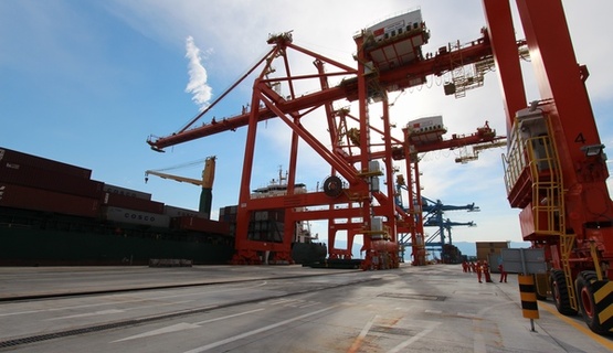 Novo pristanište kontejnerskog terminala na Brajdici u riječkoj luci, kojim upravlja tvrtka Adriatic Gate Container Terminal (AGCT) svečano je pušteno u rad. Riječ je o projektu vrijednom više od 30 milijuna eura kojeg je financirala Svjetska banka za obnovu i razvoj (IBRD) kao dio pomorske komponente Rijeka Gateway projekta Lučke uprave Rijeka. 