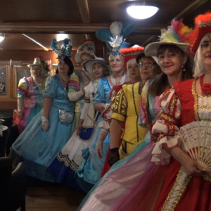 Humanitarni bal krinolina na botelu Marina