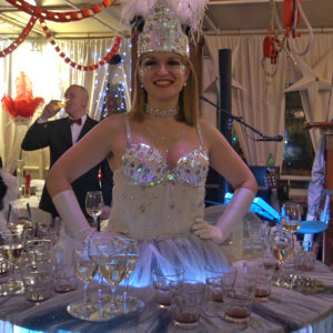 Humanitarni bal krinolina na botelu Marina