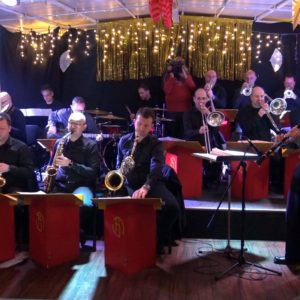 Humanitarni bal krinolina na botelu Marina