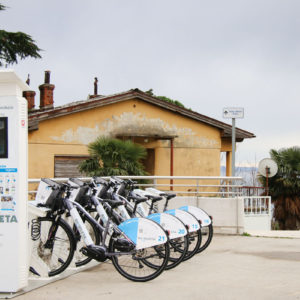 Ricikleta na platou garaže Bazen Kantrida