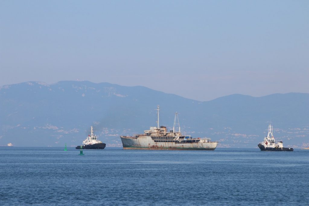 Brod Galeb dotegljen iz Kraljevice u Viktor Lenac (1)