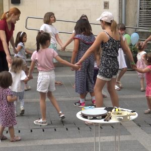 Mjesec malih okica: Dan umjetničkih avantura na Čajnom trgu