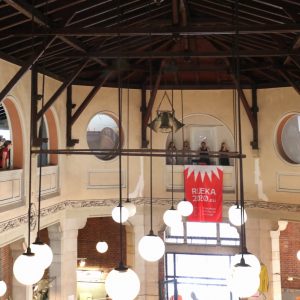 Riječku katedralu ribe odsada trajno krasi umjetnička instalacija Meštri