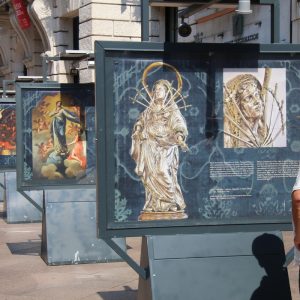 Izložba na postamentima Lice Marije u Rijeci