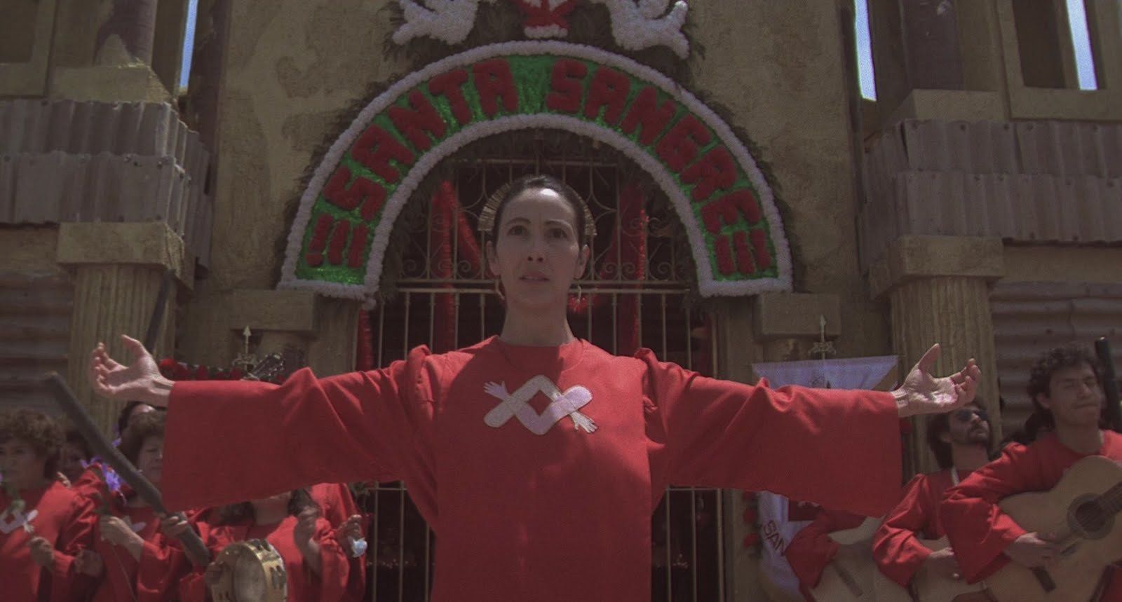 Prizor iz filma "Sveta krv"