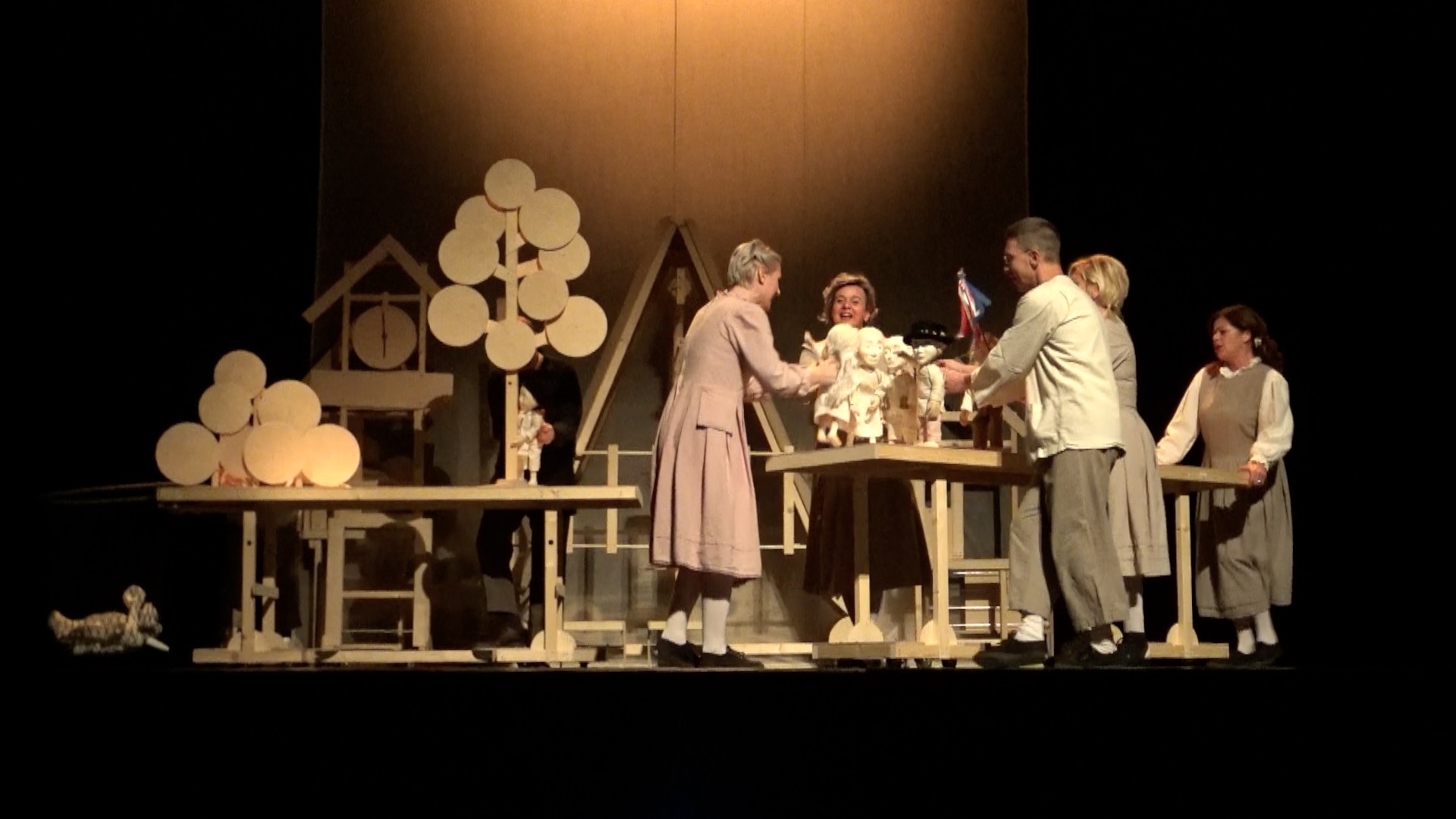 Prizor iz predstave "Vlak u snijegu" Kazališta lutaka Zadar