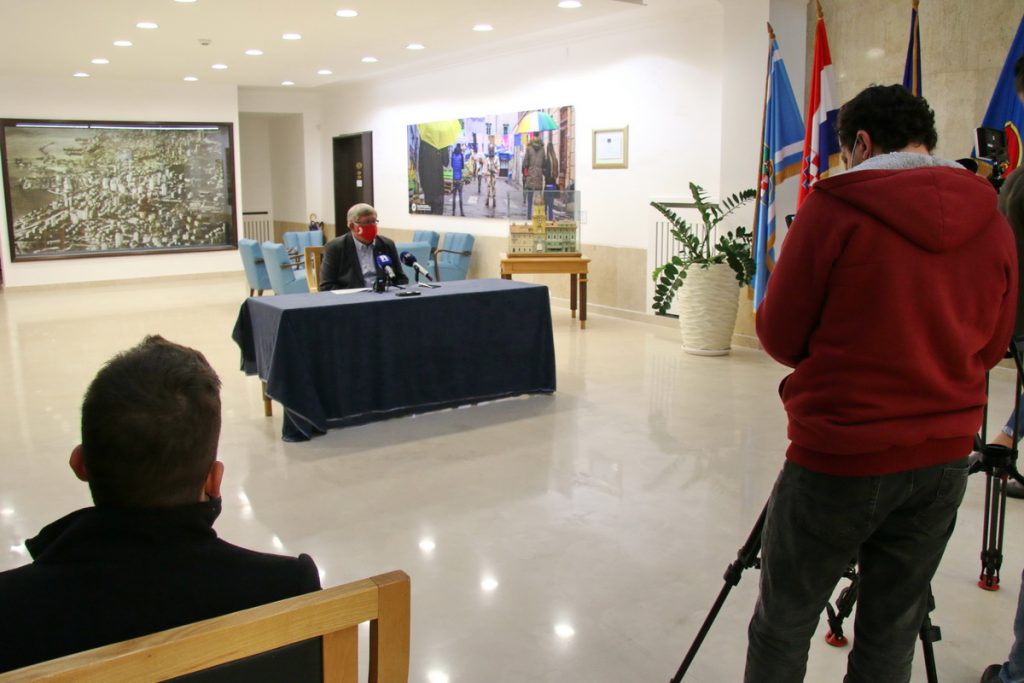 Vojko Obersnel o novim epidemiološkim mjerama i kako one utječu na život u Rijeci