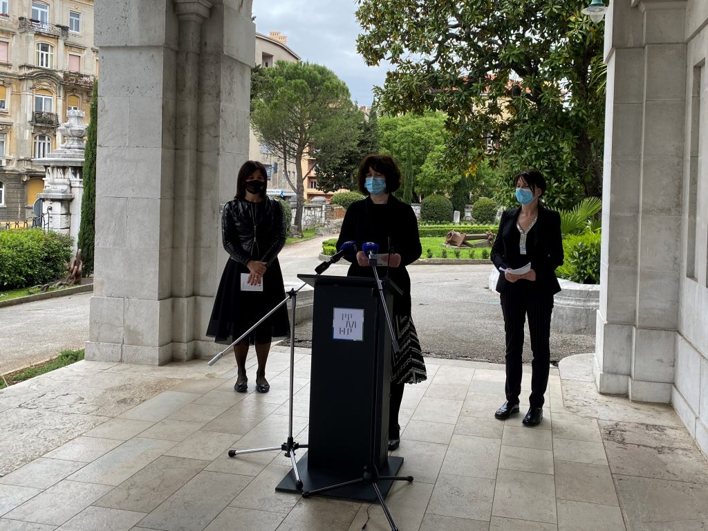 Izložbu su predstavile Sonja Šišić, Nikolina Radić Štivić i Margita Cvijetinović