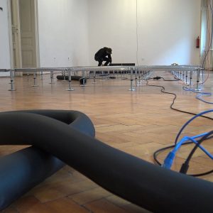 Instalacija Nestabilne infrastrukture i zečje rupe