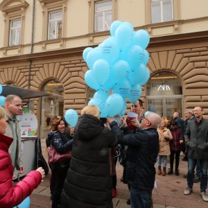 Puštanjem plavih balona obilježen Svjetski dan svjesnosti u autizmu