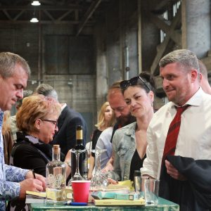 Sergej Trifunović i Pertar Mamula - potpisivanje knjige / Foto: SKD Prosvjeta, press