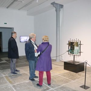 Predstavljanje sklulpture Jezgra (Okovano staklo) Raoula Goldonija u MMSU