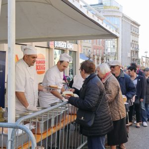Tradicionalna marenda s građanima na Korzu uoči Uskrsa