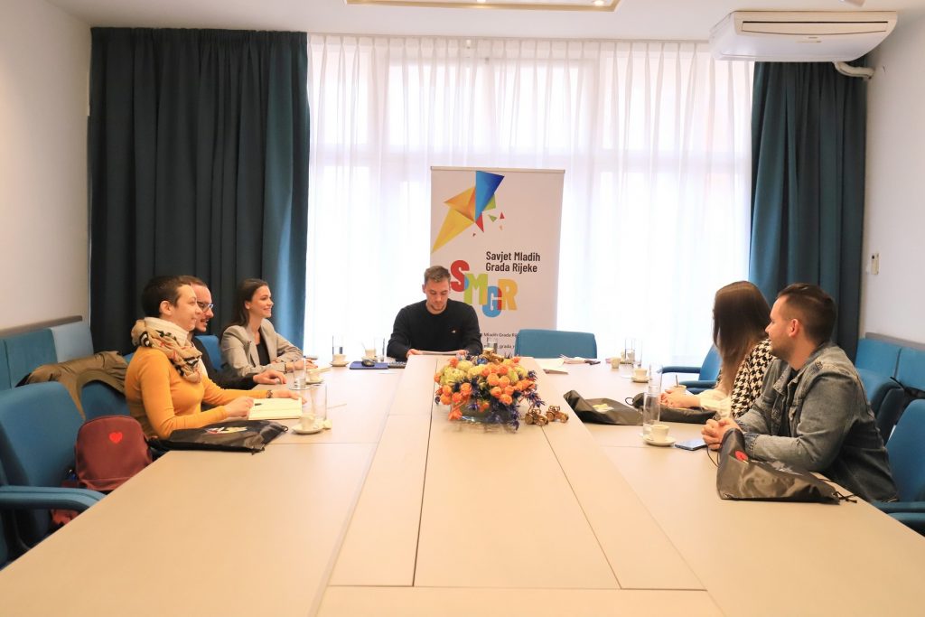 10.-sjednica-Savjeta-mladih-1