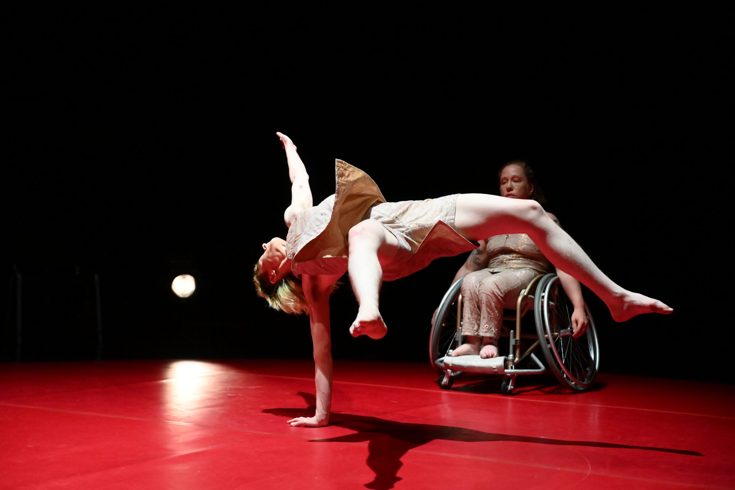 Plesna predstava "Hannah Felicia"