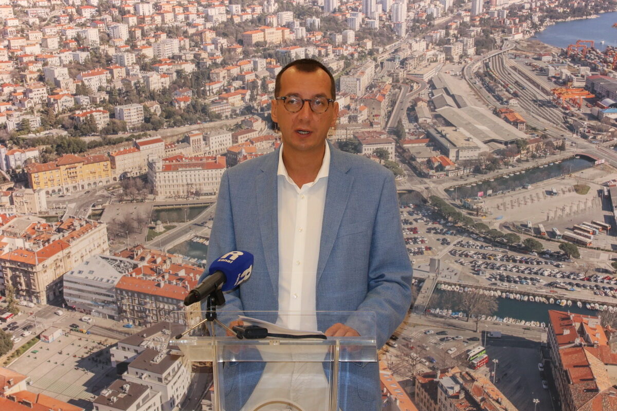 Na jučerašnje vršnjačko nasilje reagirao riječki gradonačelnik sa ...