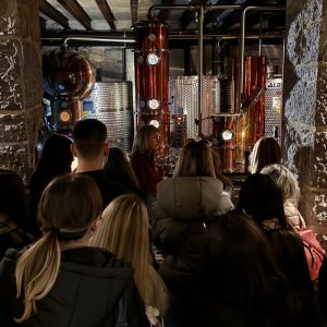 Daša Sirotić i studenti u Destileriji Aura